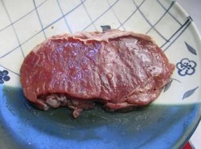 3.在表面涂抹一层橄榄油