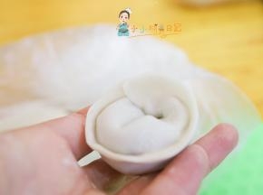 然后再两头黏住就是一个元宝的性状