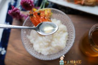 炸好的虾头大人可以自己蘸酱油醋吃也很好吃