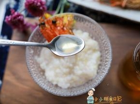 炸好的虾头大人可以自己蘸酱油醋吃也很好吃