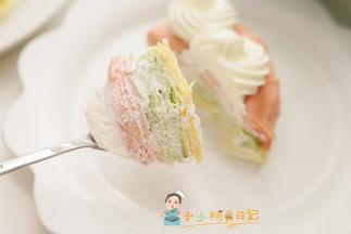 面粉的颜色可以根据自己的喜好进行调整，用天然的果蔬汁就可以做到