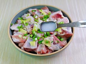 再按个人口味加入盐。