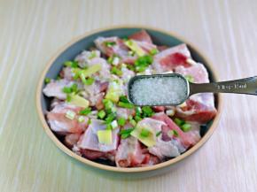 再加入白砂糖。