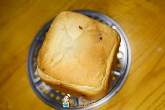 拿出来放在架子上晾凉，这个颜色是中烤色