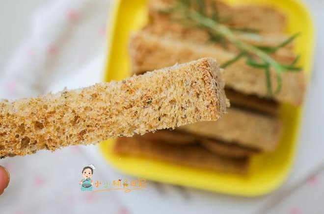 10个月以上辅食烤吐司条
