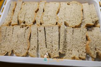 我的烤箱比较大所以刚好摆满，如果烤箱小可以做一半的量