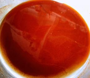 奥尔良腌料放入容器中兑入适量清水搅拌均匀