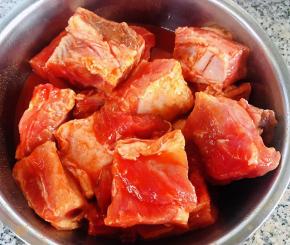 腌制入味的猪小排从颜色看起来就好有食欲