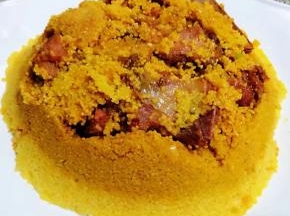 蒸好的小米排骨取走容器满屋飘香