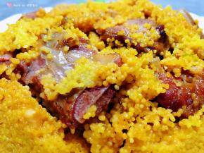 小米蒸排骨营养丰富适合老人孩子吃对身体有益处