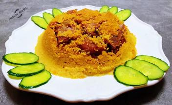 切黄瓜片摆入盘中做装饰瞬间颜值爆棚