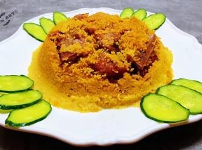 切黄瓜片摆入盘中做装饰瞬间颜值爆棚