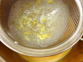 布丁液过筛两次更为细腻