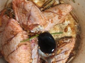 1勺蚝油。