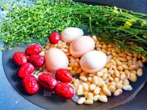 放入刚好没过食材的水，