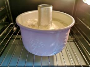 送入预热好的烤箱，上下管140度烤45分钟。