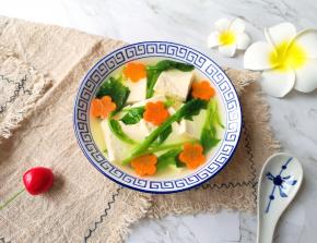 很鲜很好喝菠菜豆腐汤。