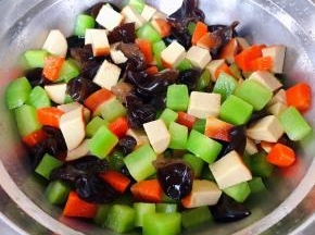 所有的调味料拌匀入味即可享用