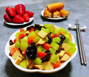 搭配油条和水果一起吃好吃极了