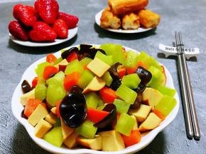 搭配油条和水果一起吃好吃极了