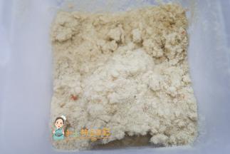 这个肉松我放冷冻保存的，随用随取非常方便，是完全没味道的我以前教过做法，各种肉一起做一次能吃更多品种