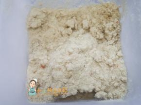这个肉松我放冷冻保存的，随用随取非常方便，是完全没味道的我以前教过做法，各种肉一起做一次能吃更多品种
