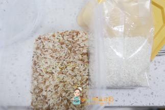 这个米也是好几种在一起，比如胚芽红米、胚芽米、藜麦、小米，又边这个碎米煮粥会更软糯用一般的白米也可以
