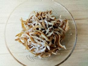 食材。刚从冰箱里取出来。