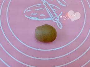 再加几滴牛奶揉匀。