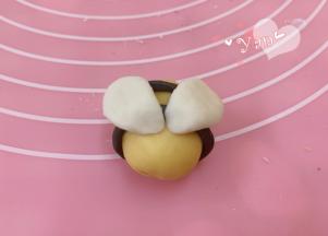 另外揉了一点白色面团做翅膀。