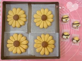 盖上保鲜膜发酵半小时，发至1.5倍大。