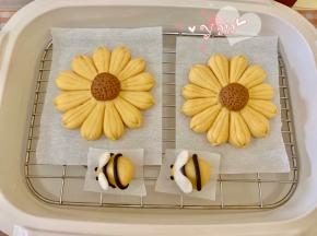 冷水下锅，放入馒头大火烧开，转中火蒸12分钟。