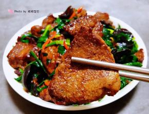 猪肝入口香浓四溢混搭着韭菜浓郁的香气真是让人回味无穷