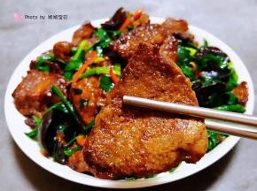 猪肝入口香浓四溢混搭着韭菜浓郁的香气真是让人回味无穷