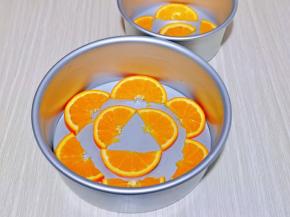 摆放在戚风蛋糕模具中，可以随意摆放。