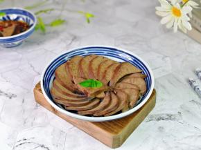 春季可以适当多吃些猪肝哈，补血又补钙。