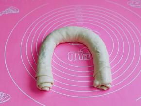 由上往下卷起来。