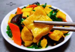 豆腐入口外香里嫩混搭韭香回味无穷