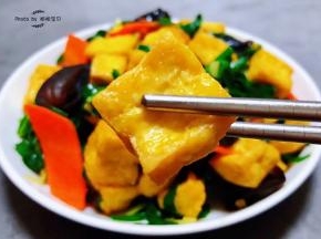 豆腐入口外香里嫩混搭韭香回味无穷