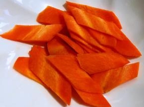 胡萝卜去皮切片