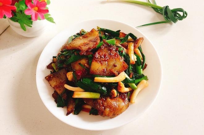 蒜苗回锅肉