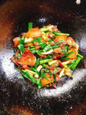 起锅前放入一勺鸡精炒匀即可！