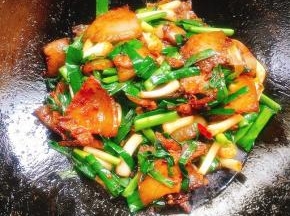 起锅前放入一勺鸡精炒匀即可！