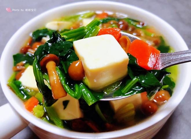 滑子蘑菠菜豆腐羹