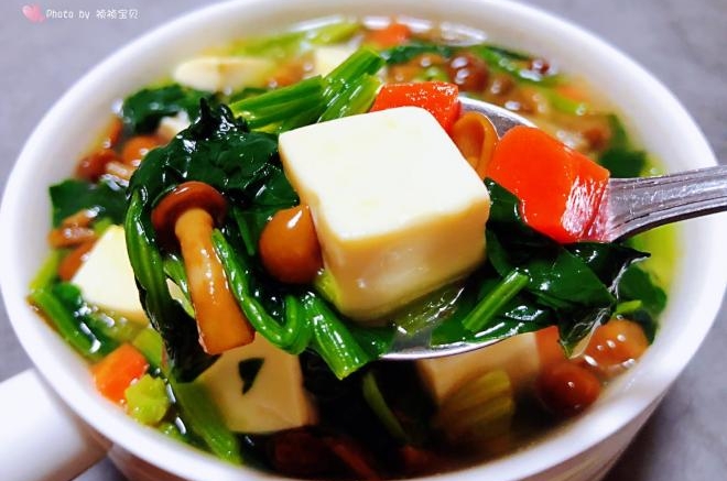 滑子蘑菠菜豆腐羹