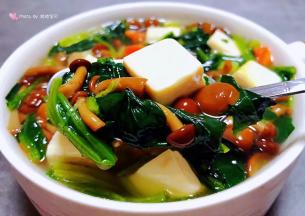 豆腐入口即化菠菜和滑子蘑口感细腻柔滑美美滴