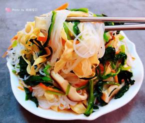 凉拌菜入口清香爽口完全激活了我的味蕾