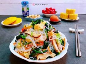 凉拌菜不仅可以保持食材的原汁原味又能锁住食材的营养成分我是非常喜欢这种料理方法噢