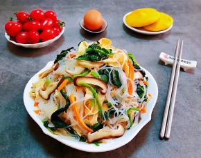 搭配玉米饼、鸡蛋、圣女果一起吃好吃极了