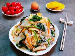 搭配玉米饼、鸡蛋、圣女果一起吃好吃极了